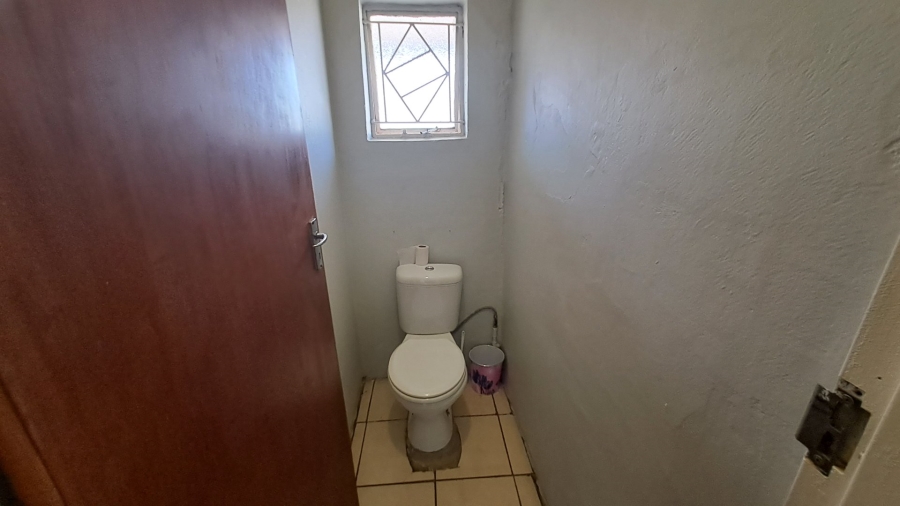 11 Bedroom Property for Sale in Brandwag Free State